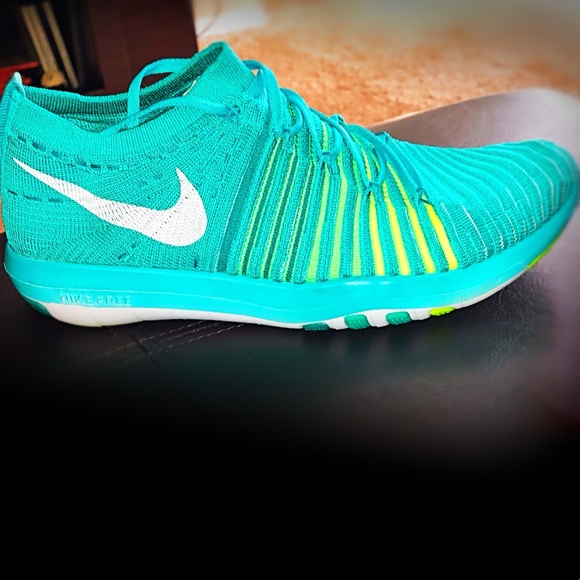 Nike Shoes - Nike Free Transform Flyknit